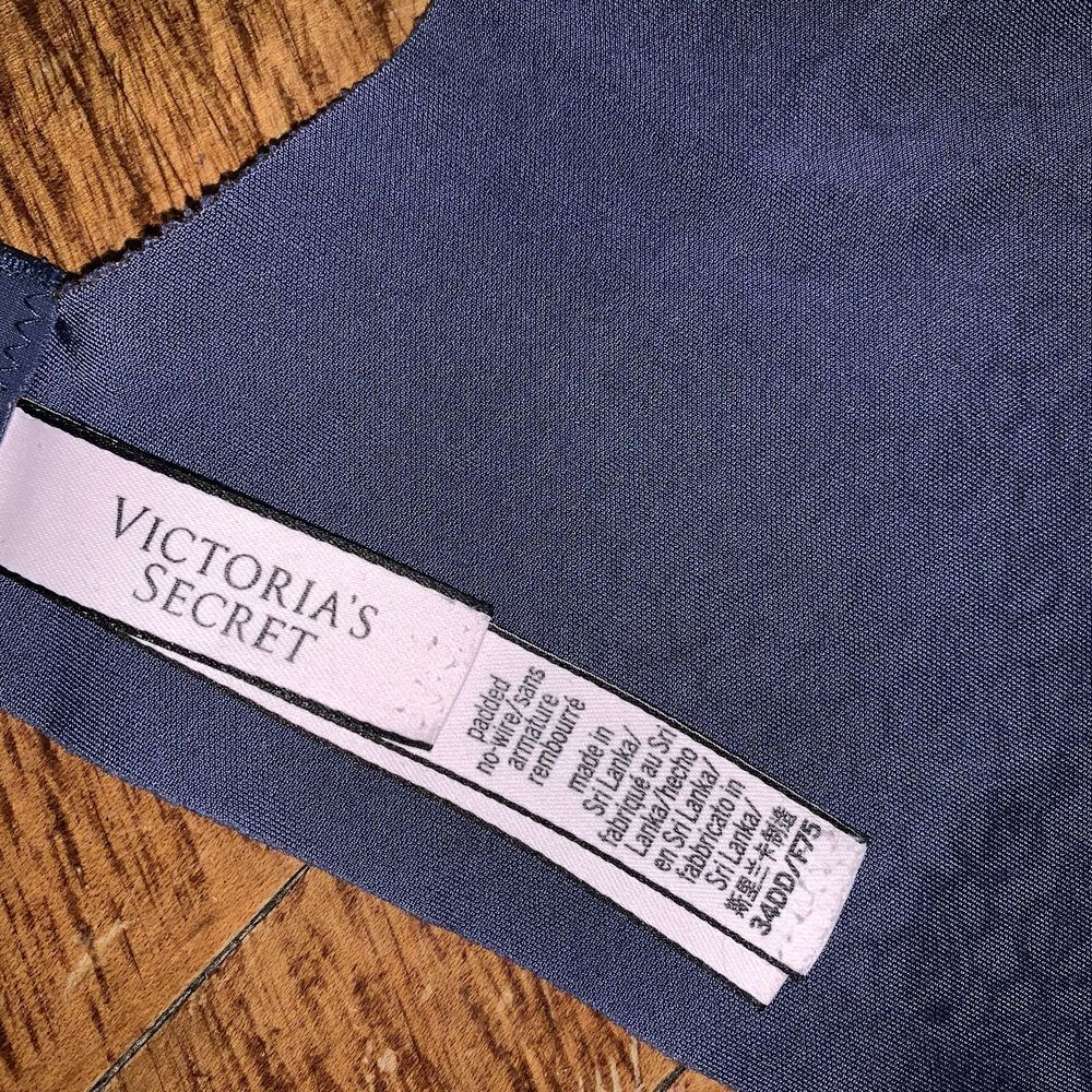 Victoria’s Secret navy no wire padded 34DD bra - Picture 3 of 3